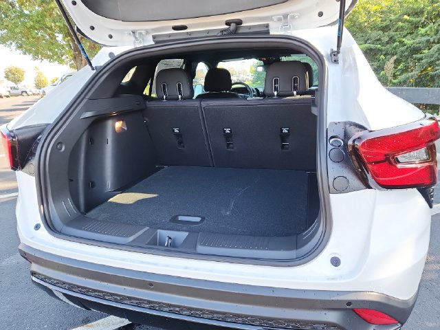 New 2026 Chevrolet Trax RS w/ Driver Confidence Package FWD image 16