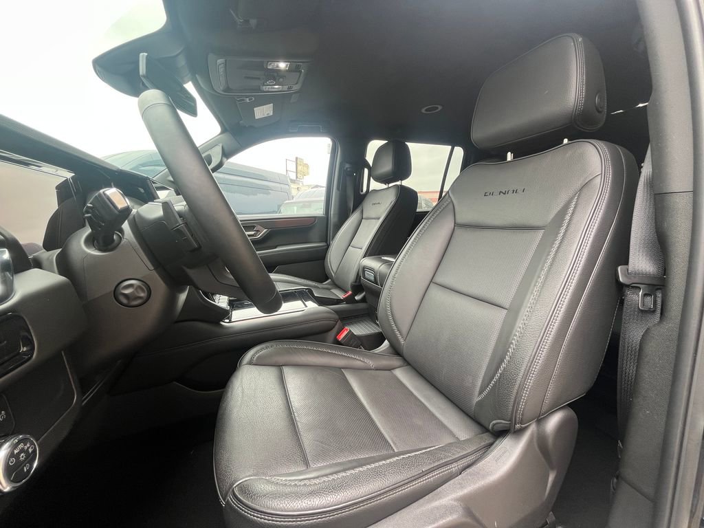 Used 2025 GMC Yukon XL Denali AWD/4WD image 15