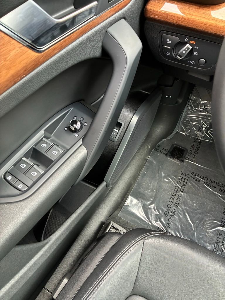 Used 2023 Audi Q5 2.0T Premium w/ Convenience Package image 24