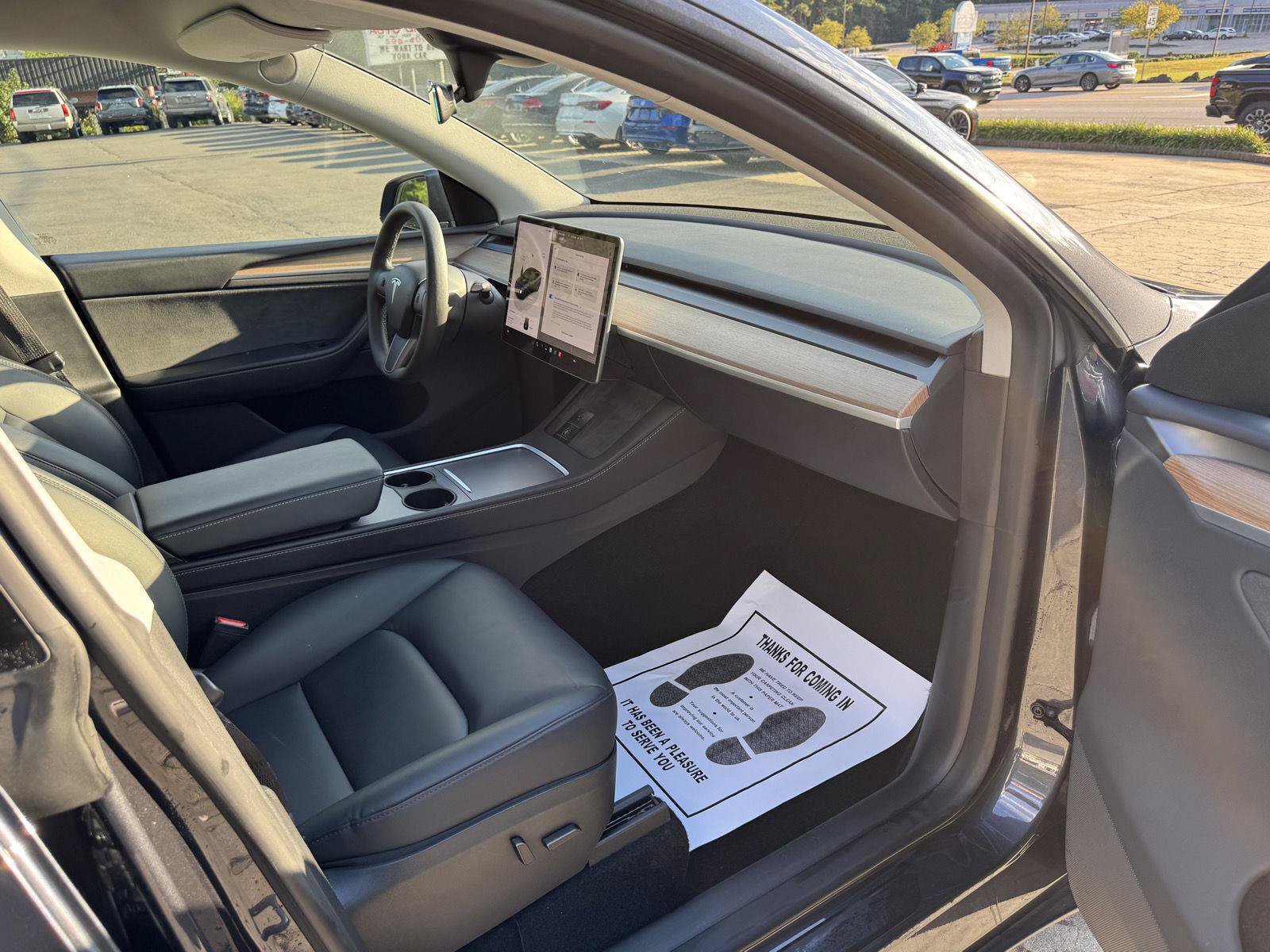 Used 2024 Tesla Model Y Long Range AWD/4WD image 16