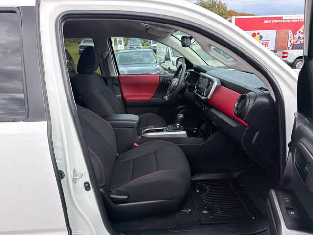 Used 2023 Toyota Tacoma SR5 AWD/4WD image 33