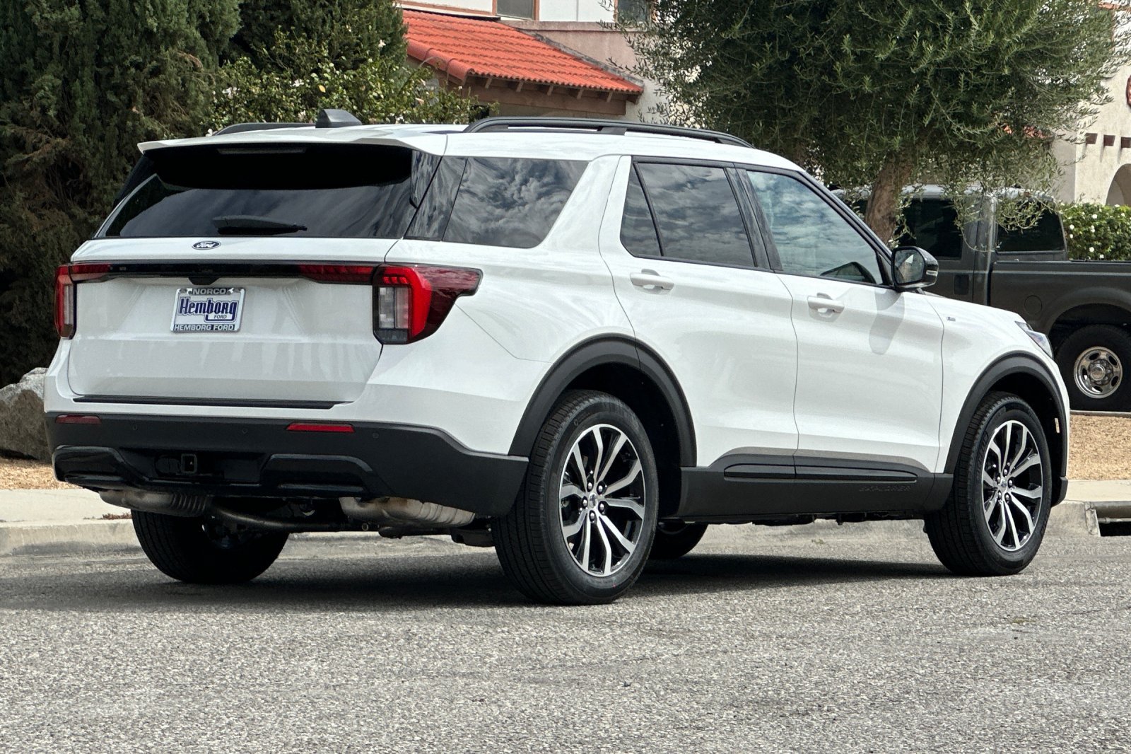 New 2027 Ford Explorer ST-Line w/ Premium Package RWD image 4