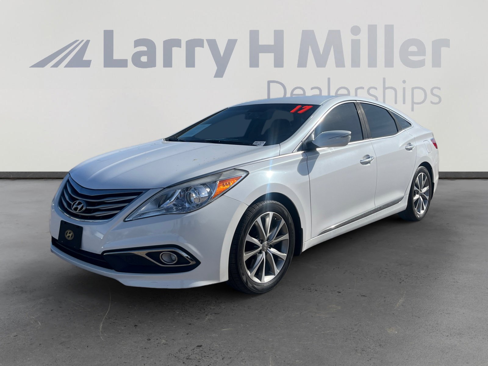 Used 2017 Hyundai Azera image 1