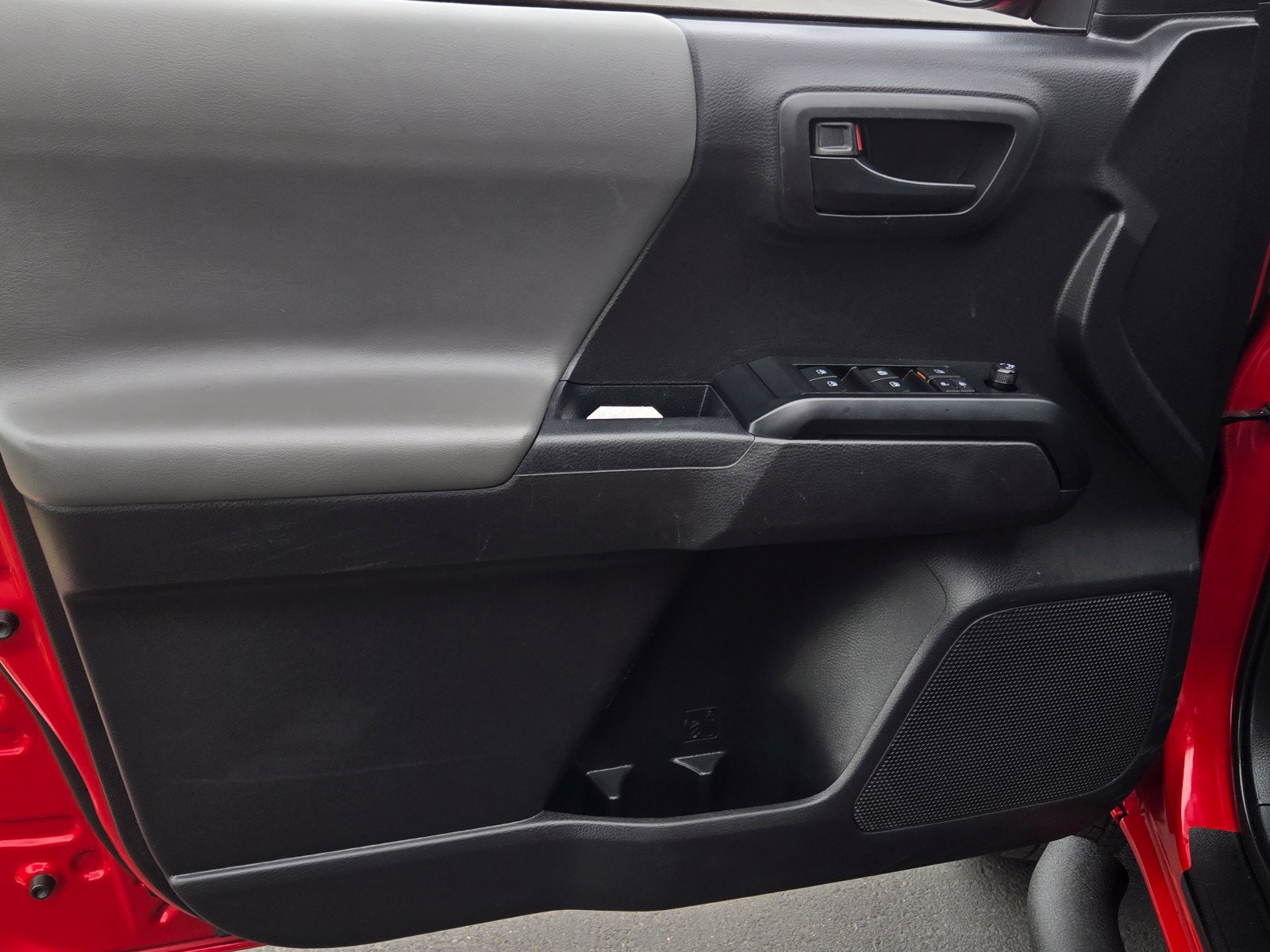 Certified 2022 Toyota Tacoma SR AWD/4WD image 9