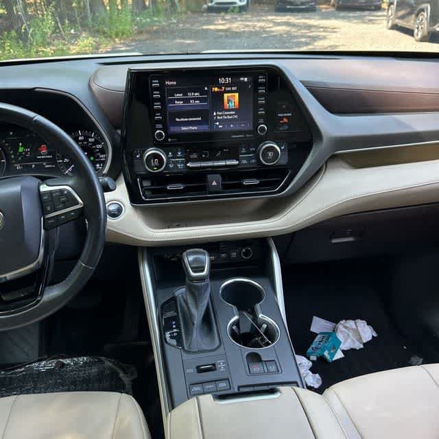 Used 2021 Toyota Highlander XLE AWD/4WD image 7