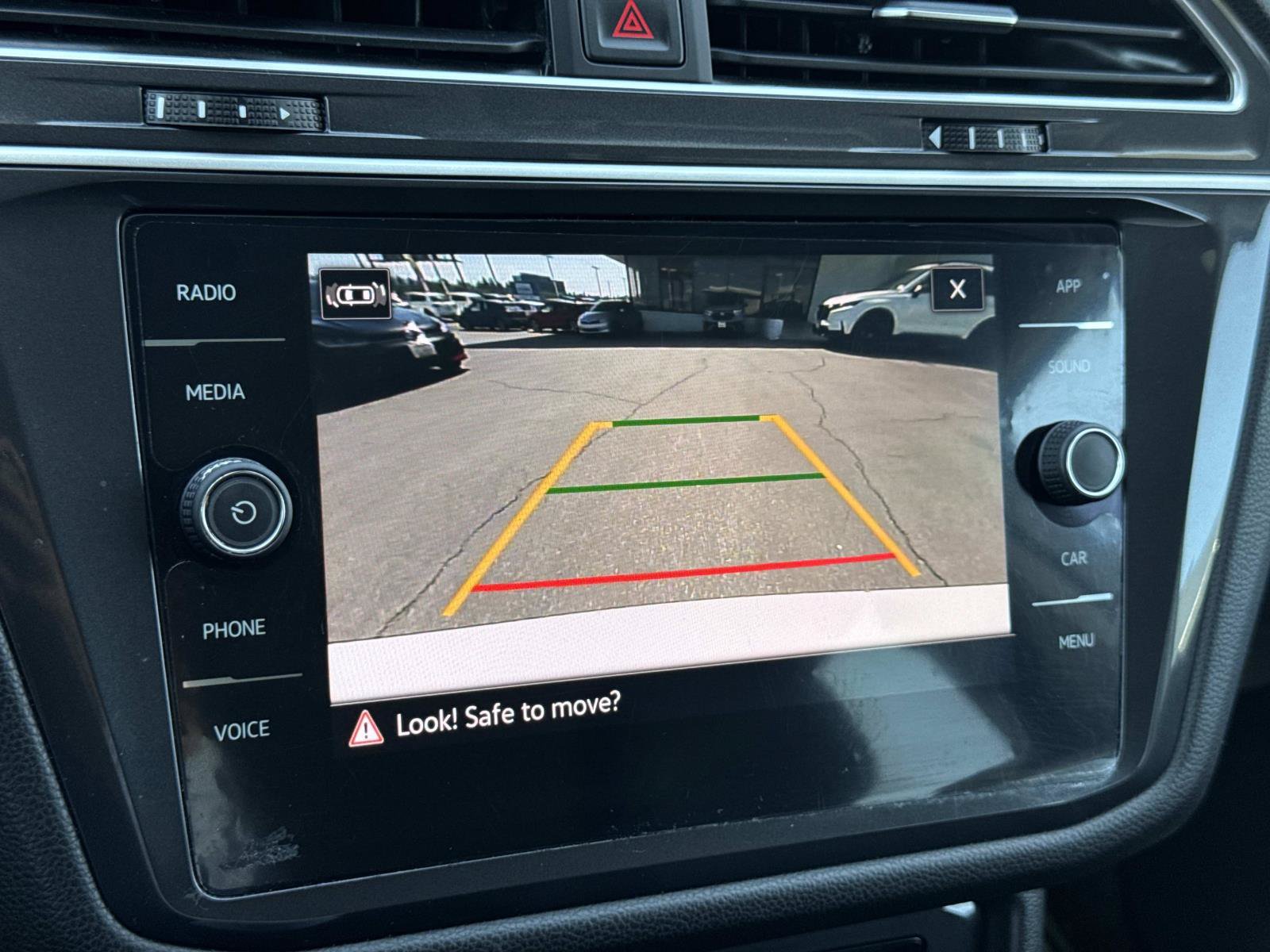 Certified 2024 Volkswagen Tiguan SE FWD image 18