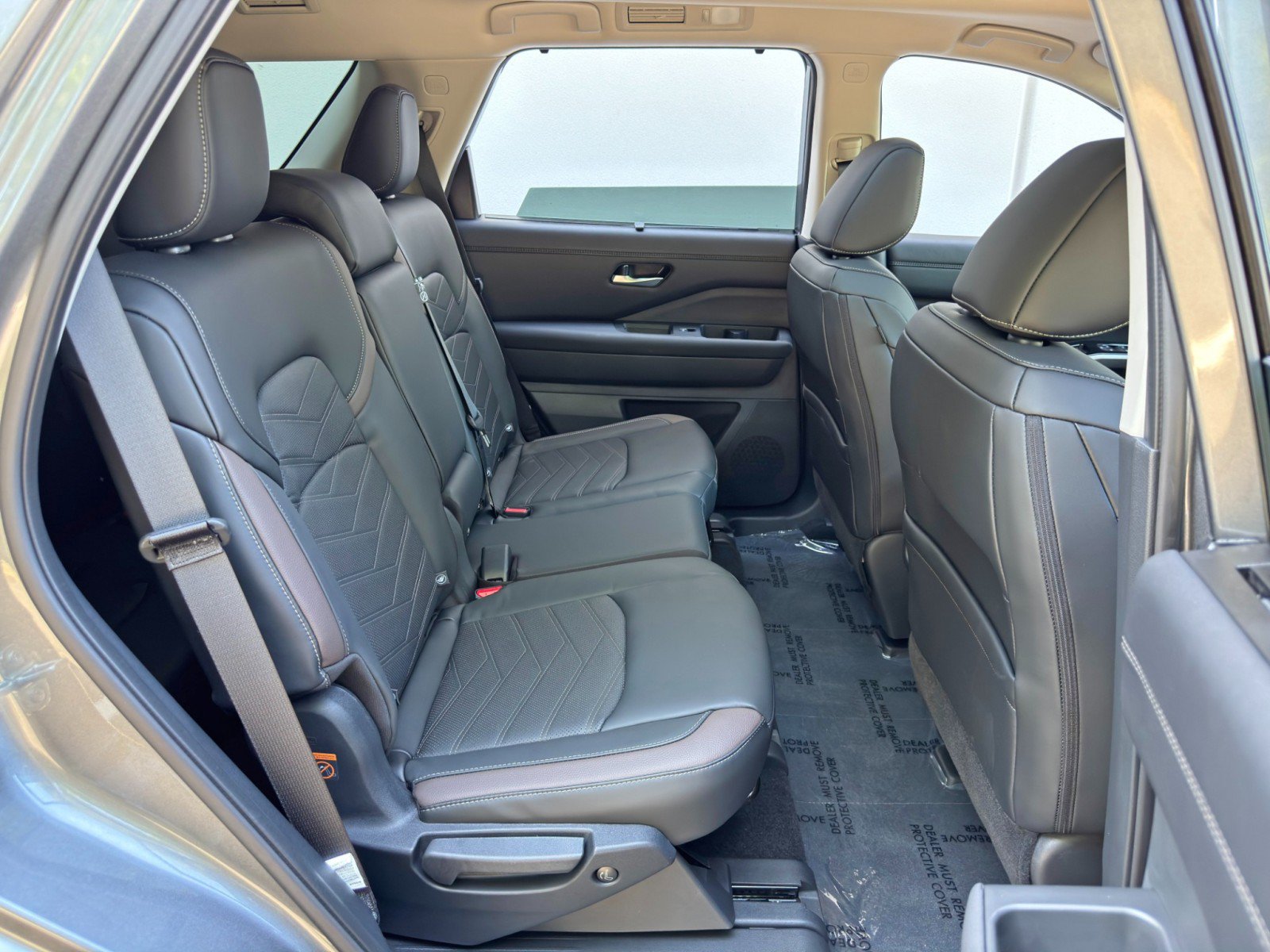 Used 2025 Nissan Pathfinder Platinum w/ Cargo Package AWD/4WD image 38