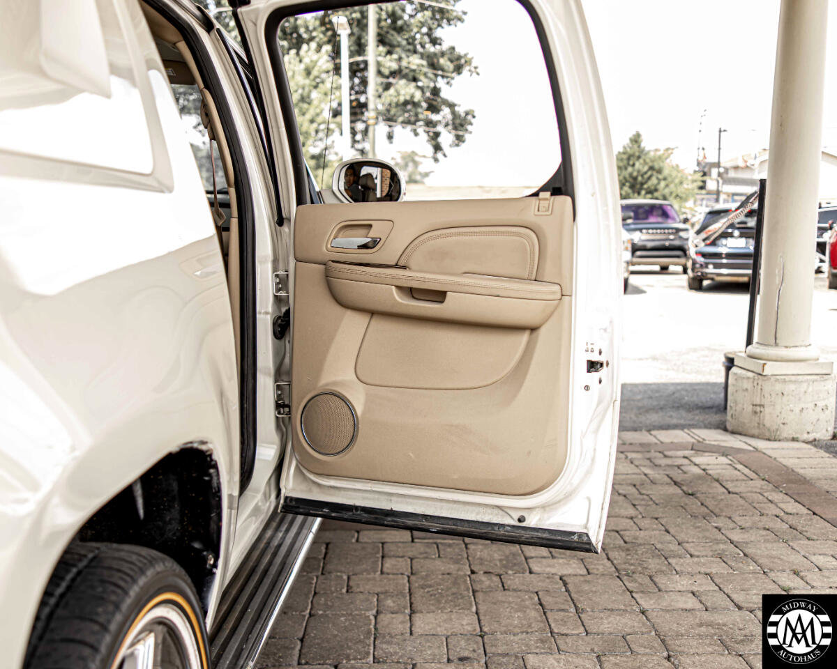 Used 2010 Cadillac Escalade EXT Luxury image 37
