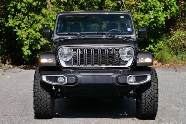 Used 2025 Jeep Gladiator Sport image 5
