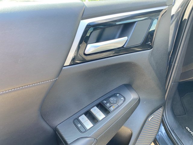 Used 2025 Mitsubishi Outlander SE FWD image 23