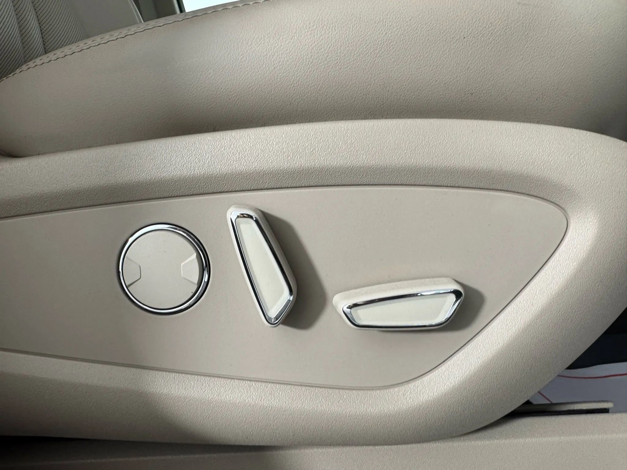 Used 2023 Lincoln Nautilus Reserve image 36