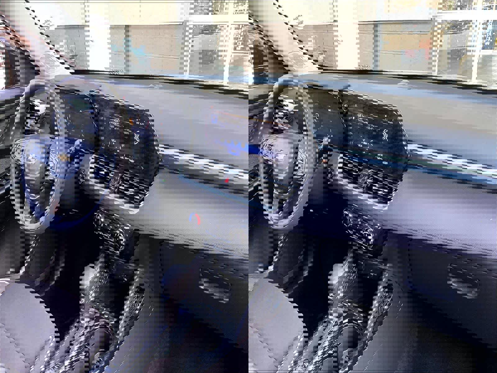 Used 2025 Chevrolet TrailBlazer LT AWD/4WD image 14