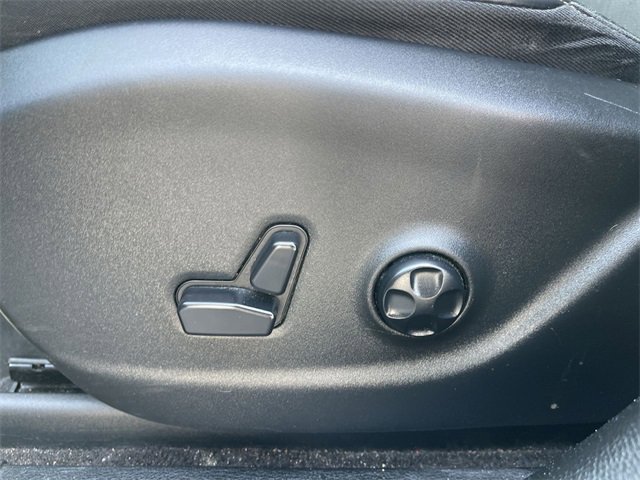 Used 2018 Jeep Cherokee Latitude Plus w/ Comfort/Convenience Group image 12