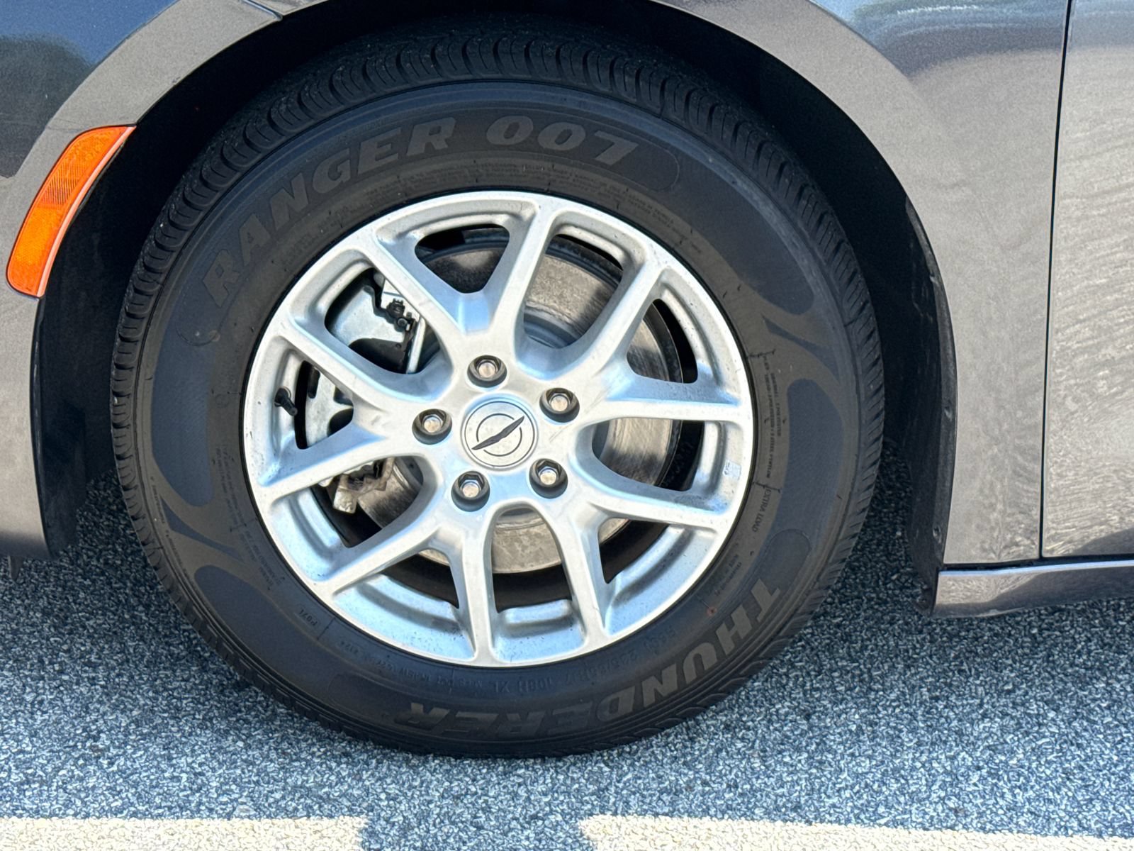 Used 2023 Chrysler Pacifica Touring-L FWD image 11