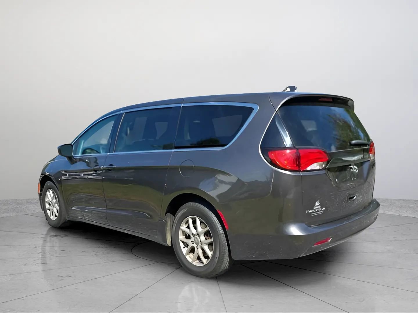 Used 2017 Chrysler Pacifica Touring image 6