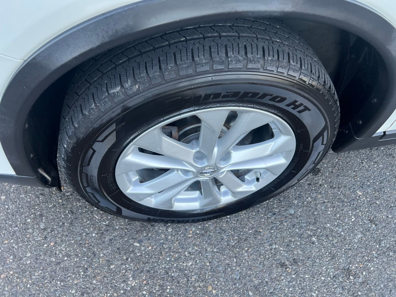 Used 2015 Nissan Rogue SV w/ SV Moonroof Package image 13