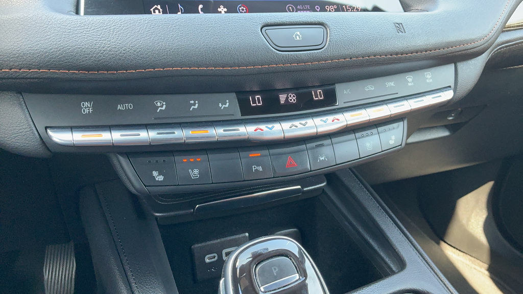 Used 2021 Cadillac XT4 Premium Luxury FWD image 18
