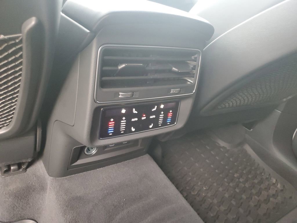 Used 2023 Audi SQ7 Prestige image 8