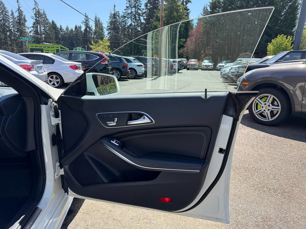 Used 2015 Mercedes-Benz CLA 250 image 30