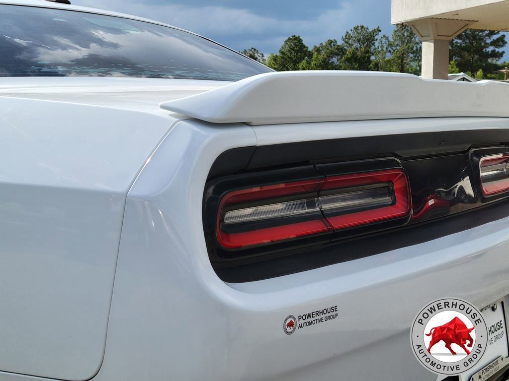 Used 2016 Dodge Challenger SXT image 12