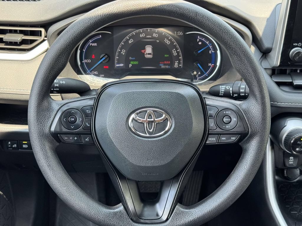 Used 2025 Toyota RAV4 XLE AWD/4WD image 10