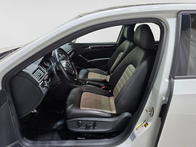 Used 2018 Volkswagen Passat 3.6 FWD image 13