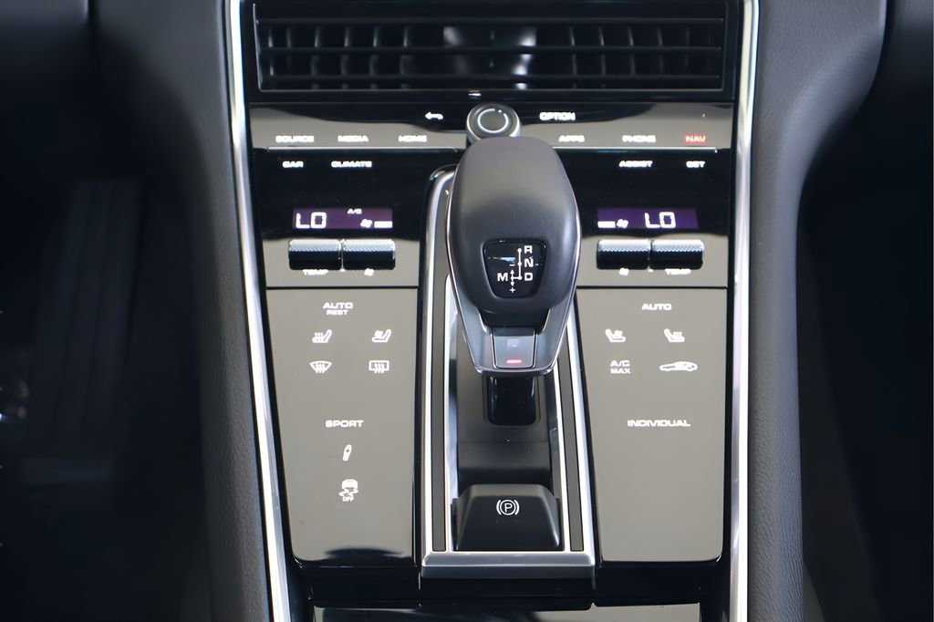 Used 2022 Porsche Panamera Platinum Edition image 16