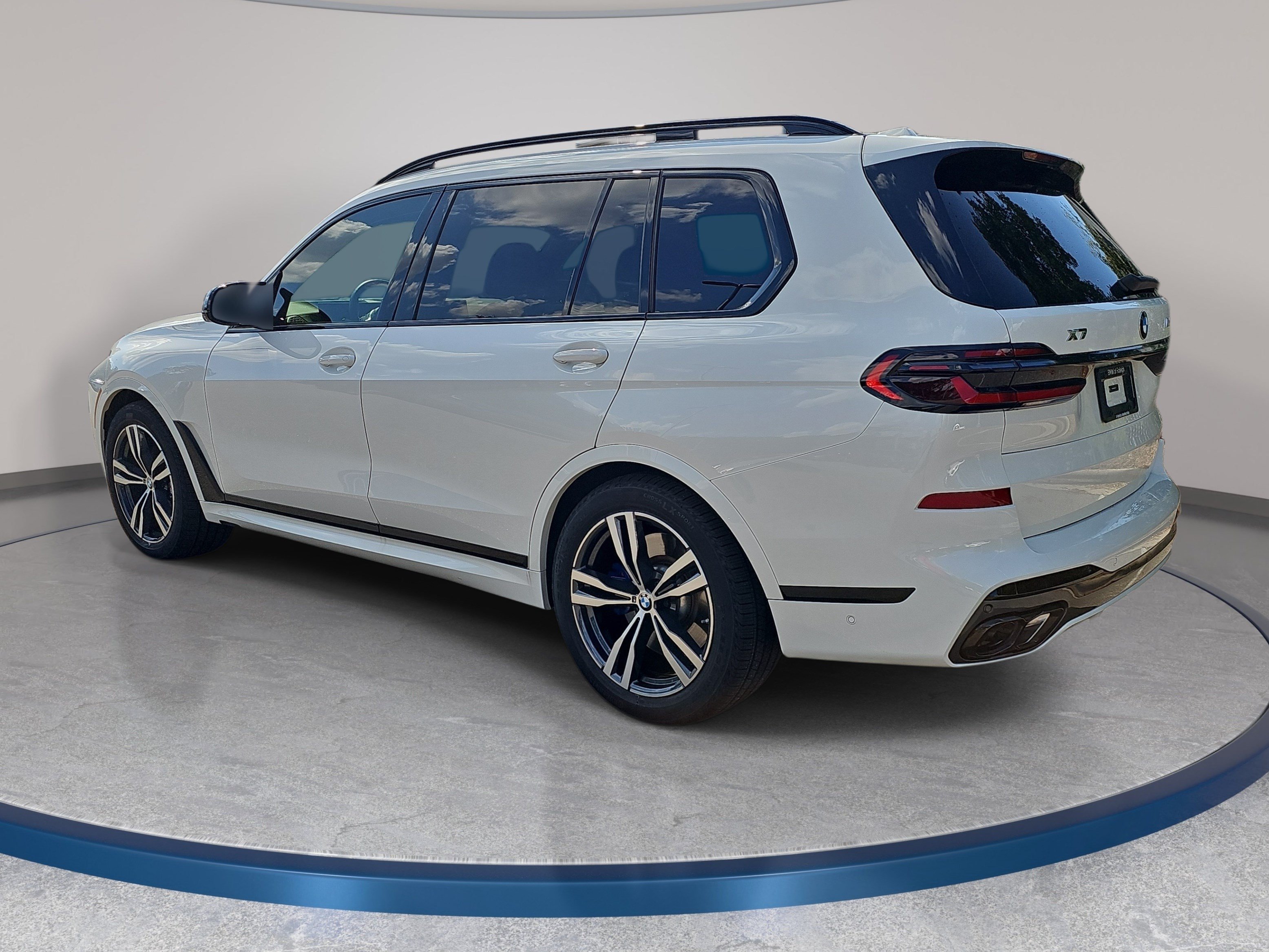 Certified 2025 BMW X7 M60i w/ Executive Package AWD/4WD image 8