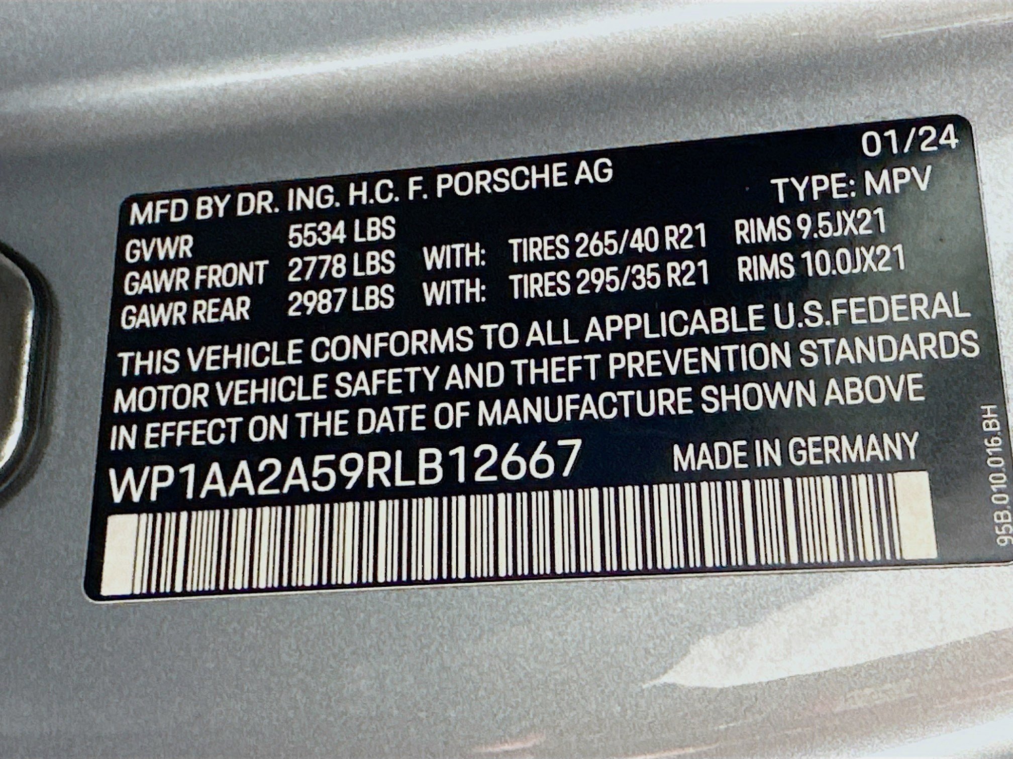 Used 2024 Porsche Macan AWD/4WD image 36