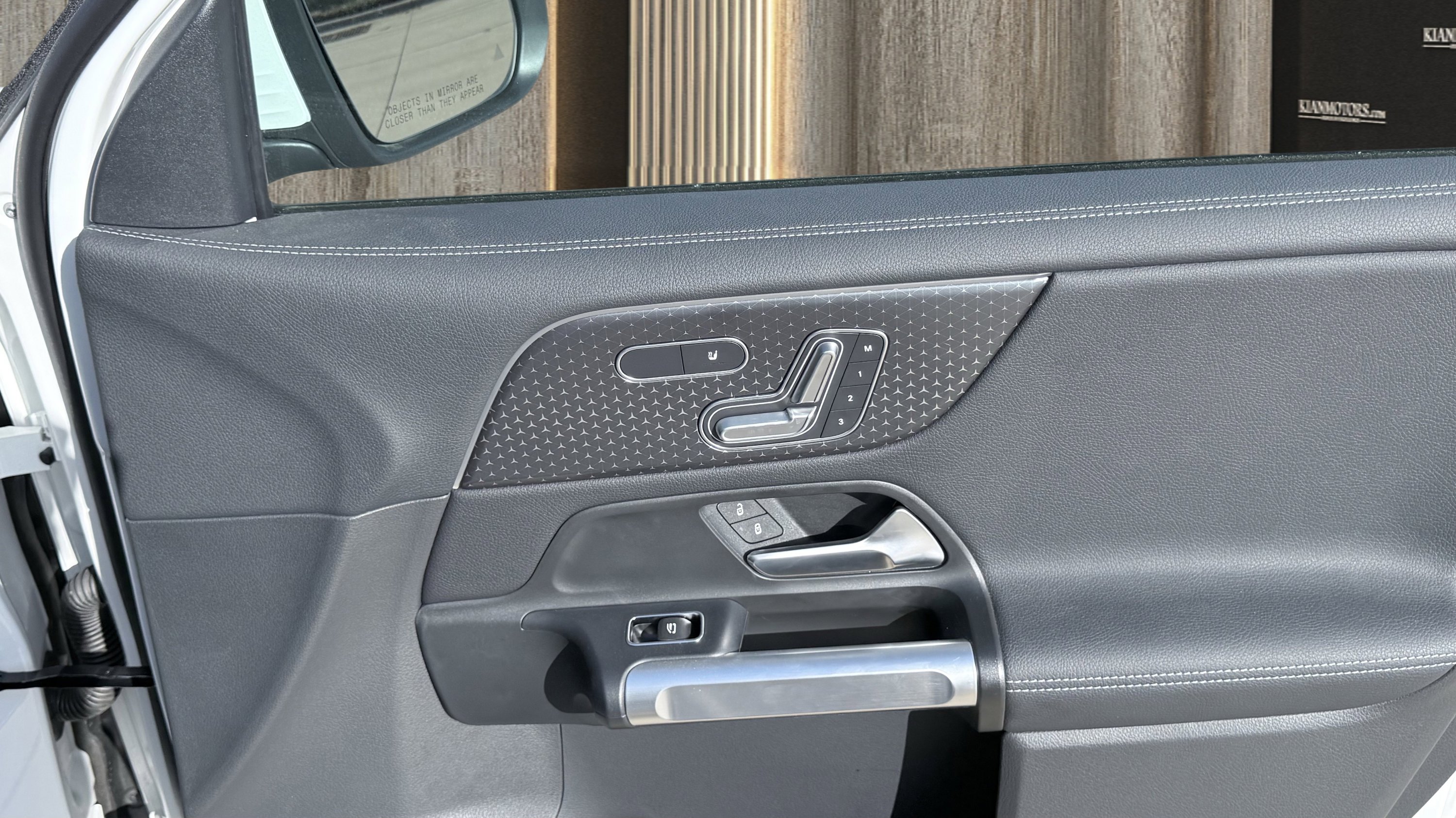 Used 2025 Mercedes-Benz EQB 250+ image 40