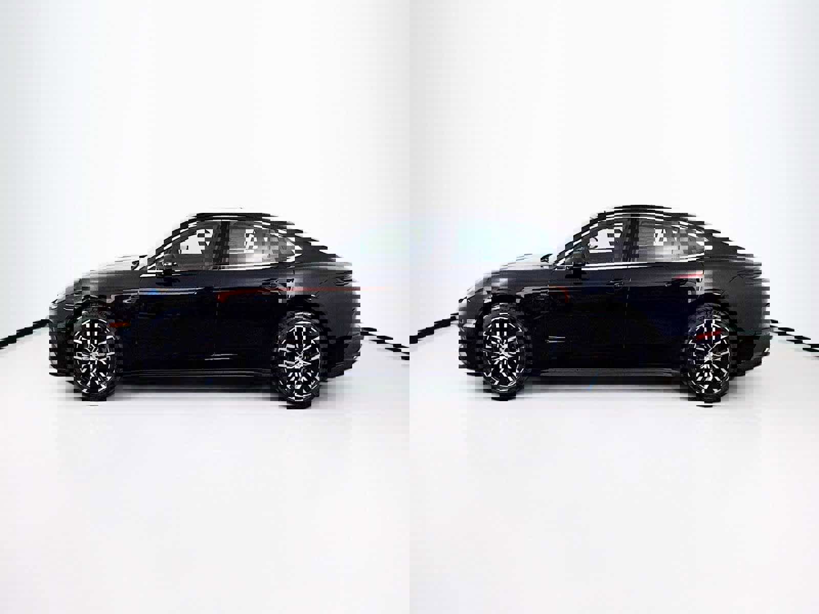 New 2025 Porsche Panamera image 2