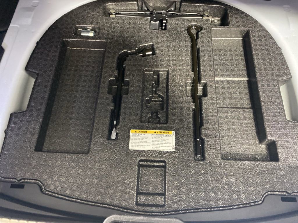 Certified 2023 Lexus ES 300h w/ Premium Package image 29