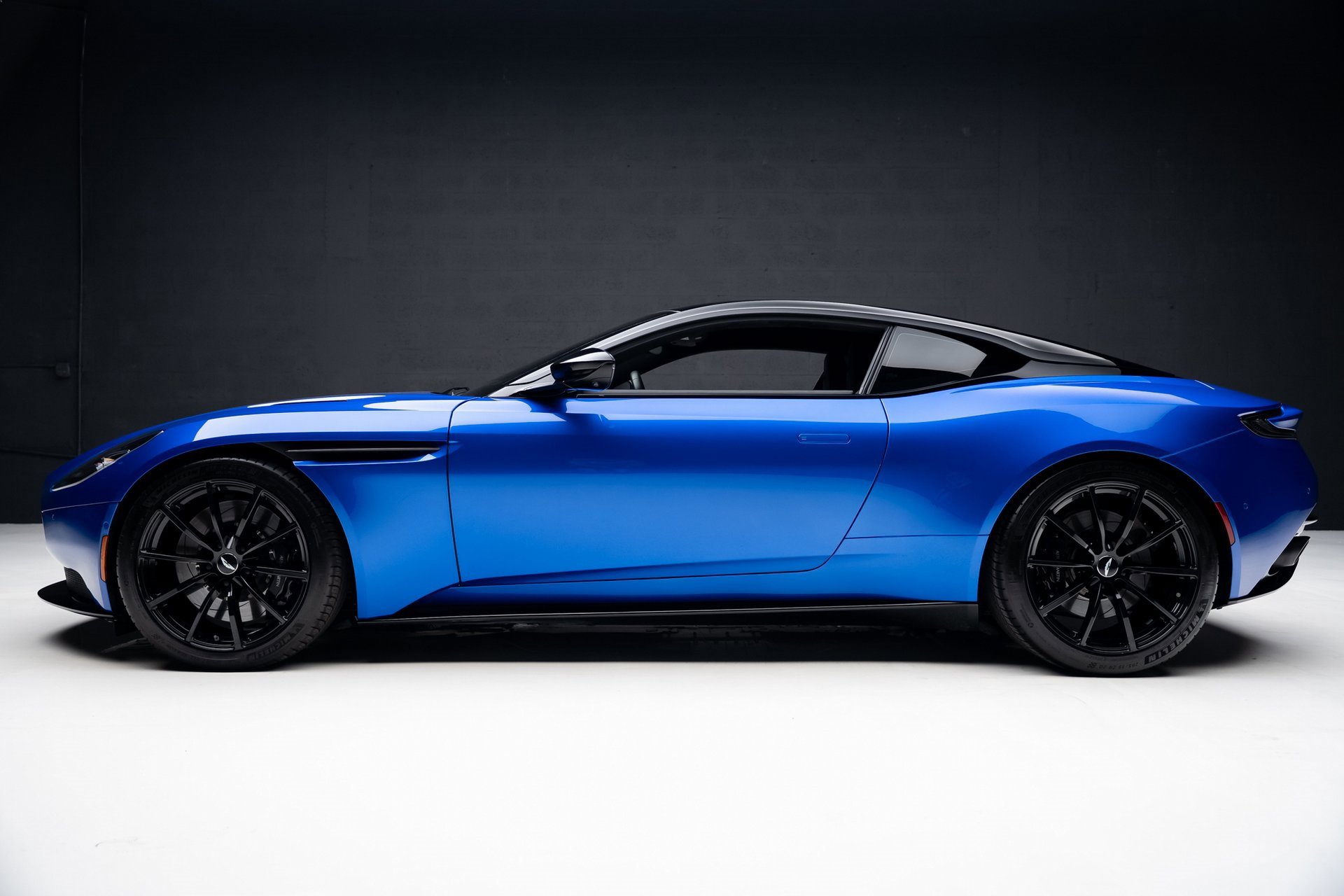 Used 2020 Aston Martin DB11 AMR image 20