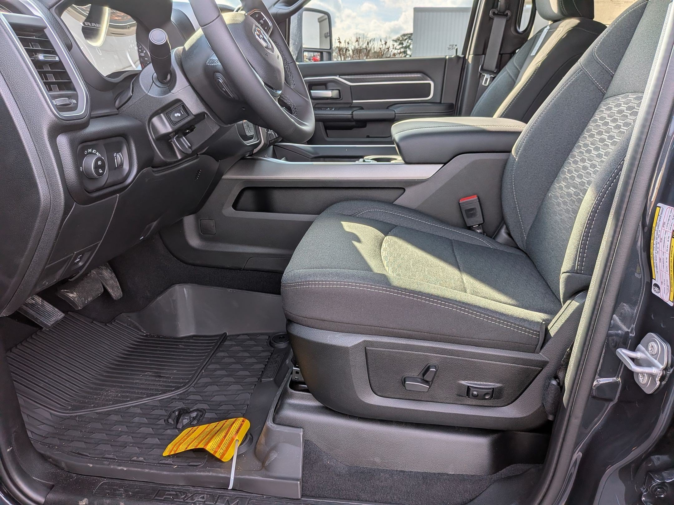 New 2026 RAM 2500 Big Horn AWD/4WD image 12