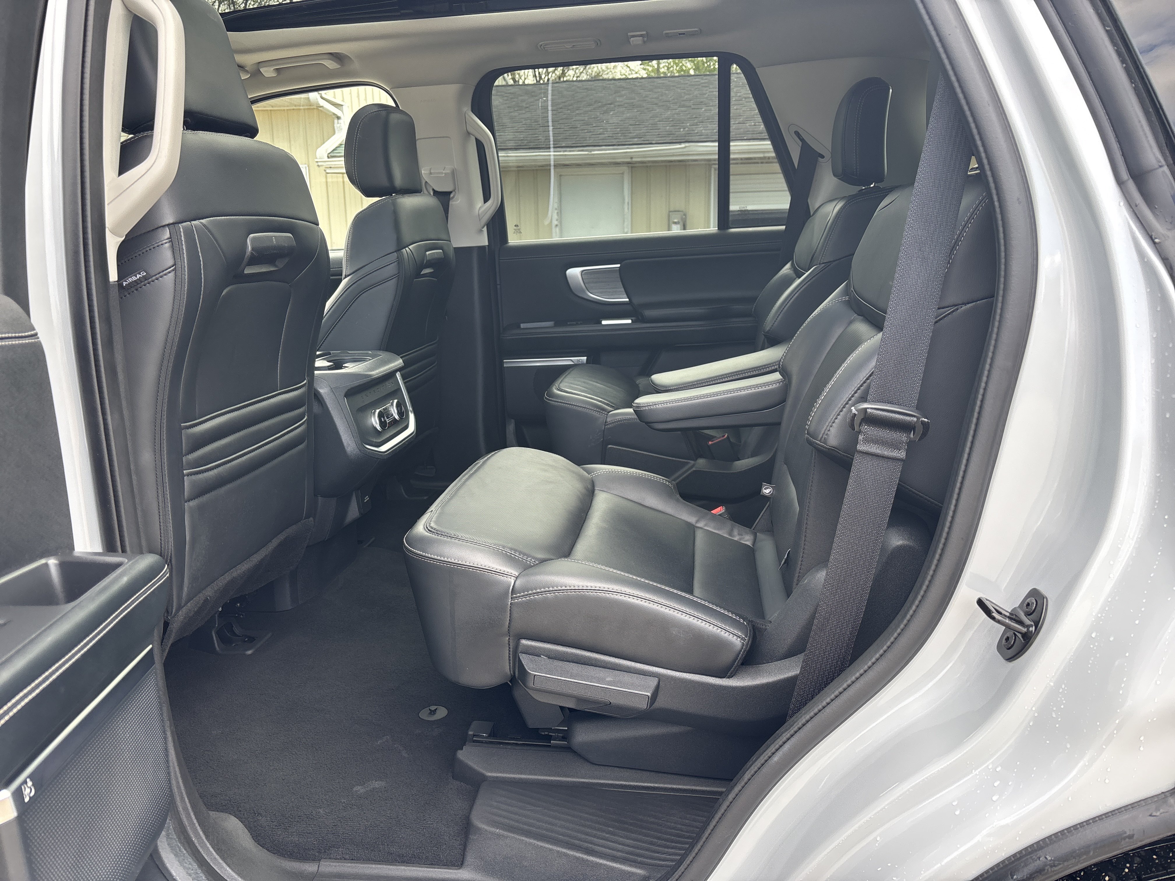 Used 2025 Ford Expedition Platinum AWD/4WD image 32