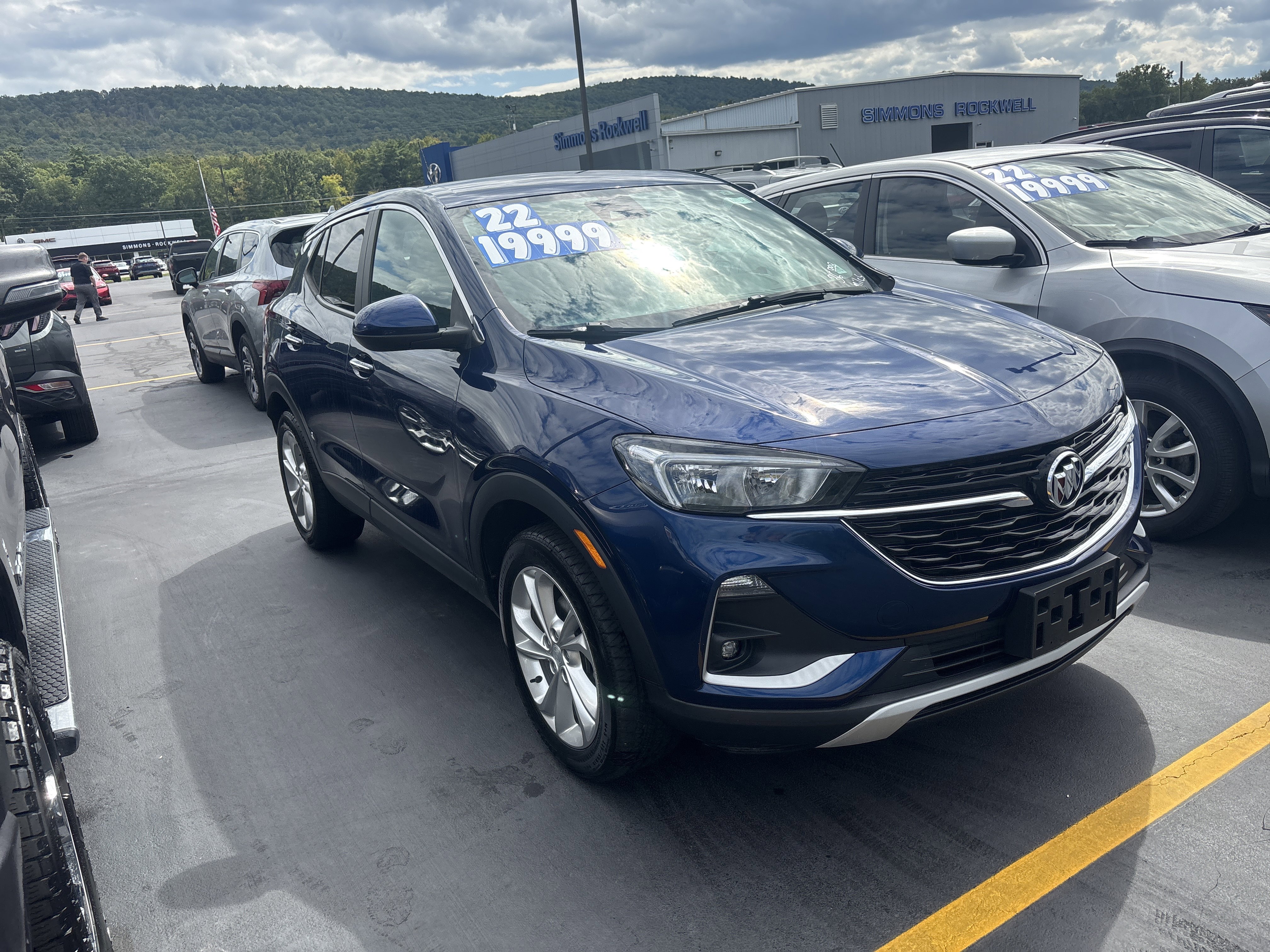 Used 2022 Buick Encore GX Preferred image 2