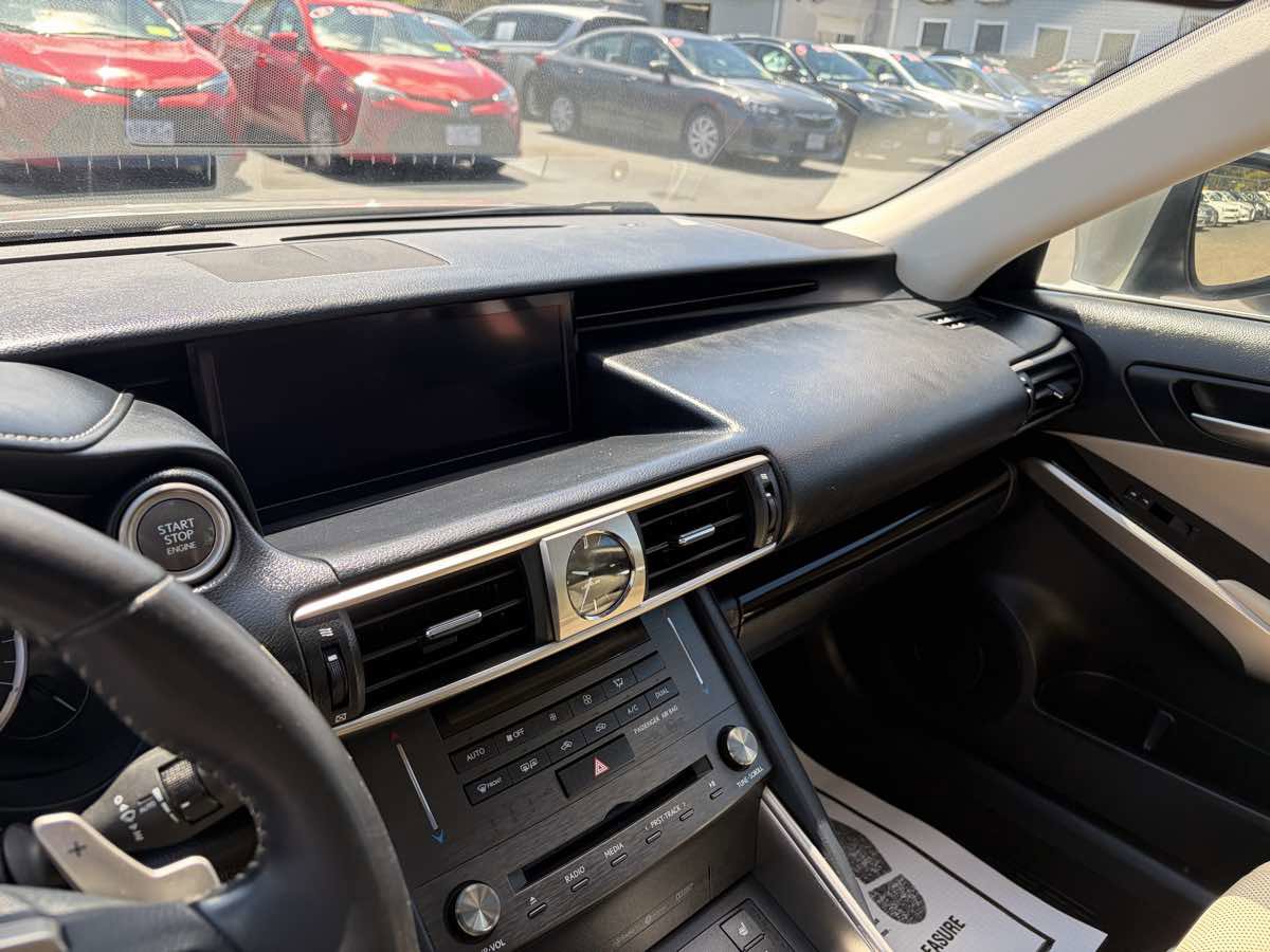 Used 2019 Lexus IS 300 AWD image 13