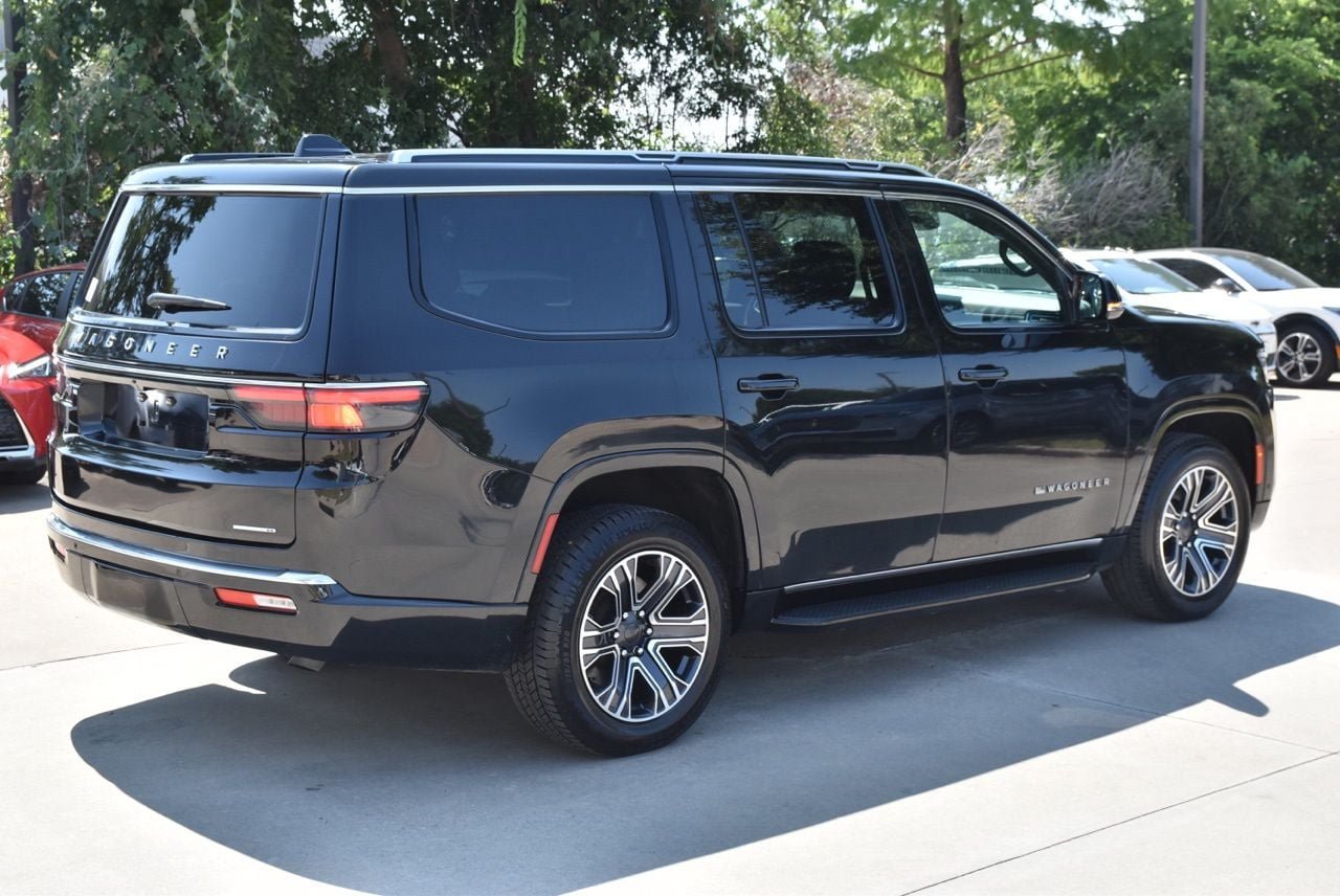 Used 2024 Jeep Wagoneer Series II w/ Flexible Seating Group RWD image 7