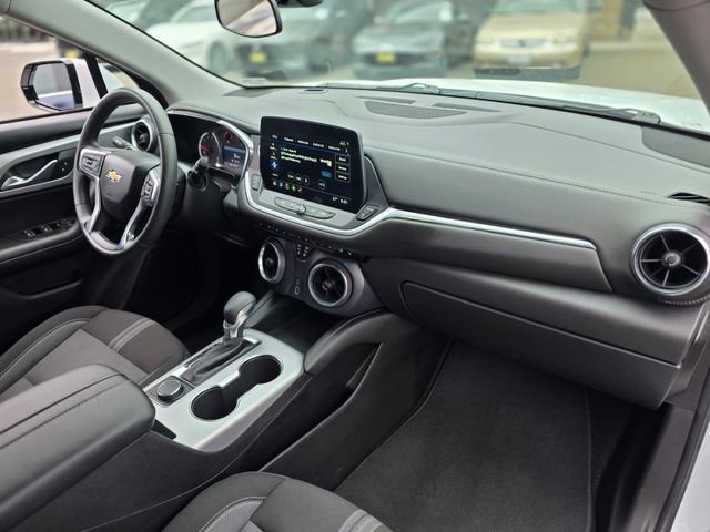 Used 2025 Chevrolet Blazer LT image 9