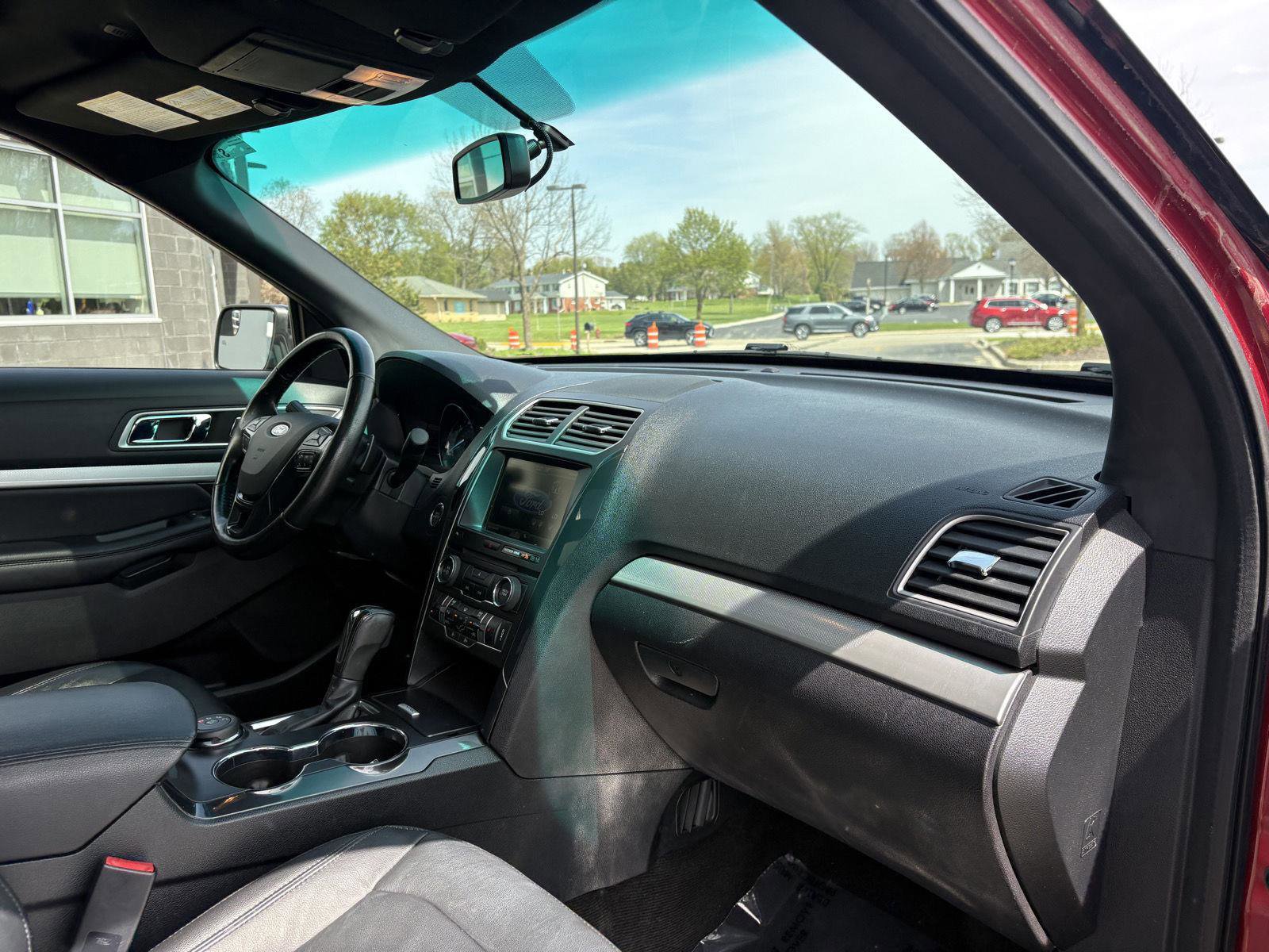 Used 2016 Ford Explorer XLT w/ Equipment Group 202A AWD/4WD image 22