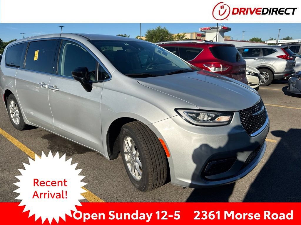 Used 2024 Chrysler Pacifica Touring-L FWD video 1