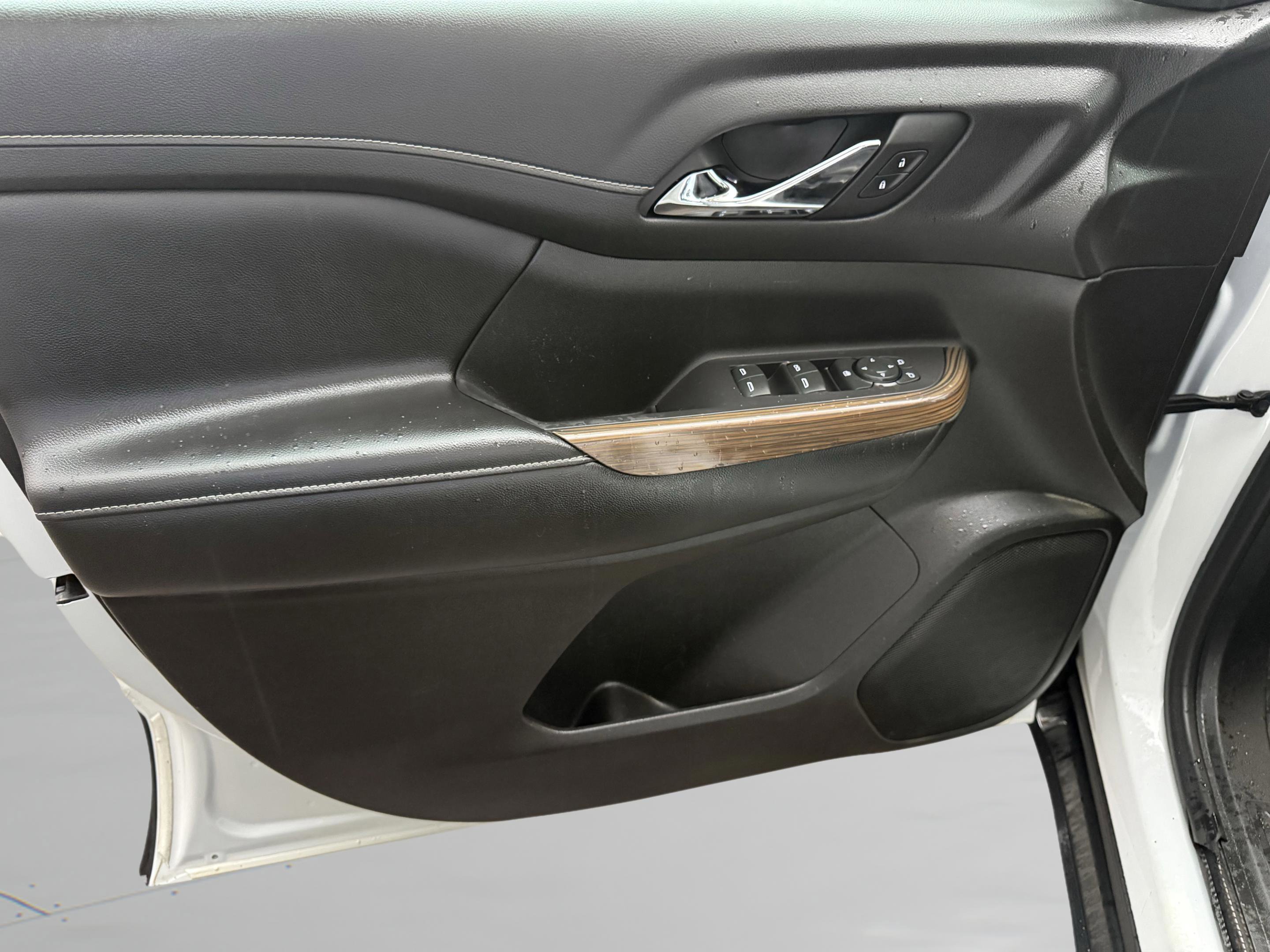 Used 2022 GMC Acadia SLE image 34