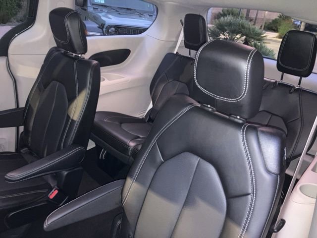 Used 2023 Chrysler Pacifica Touring-L image 17