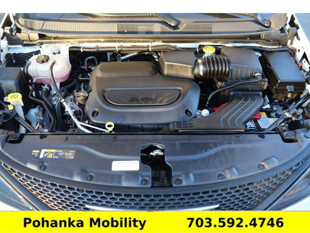 Used 2024 Chrysler Voyager LX image 38