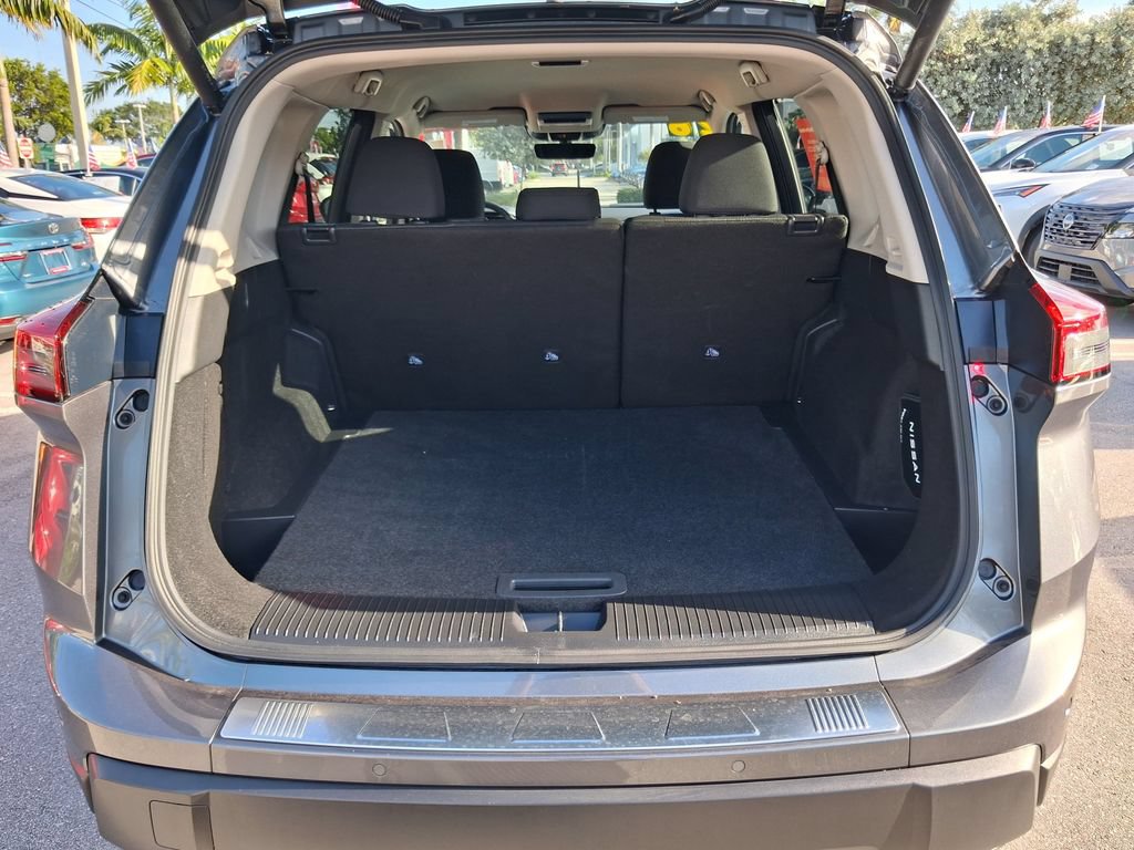 Used 2026 Nissan Rogue SV FWD image 14