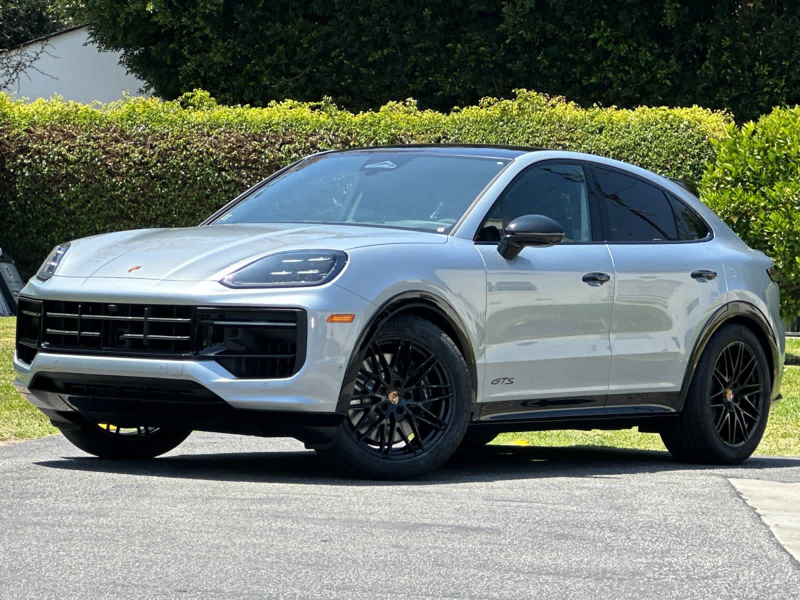 New 2026 Porsche Cayenne GTS AWD/4WD image 1
