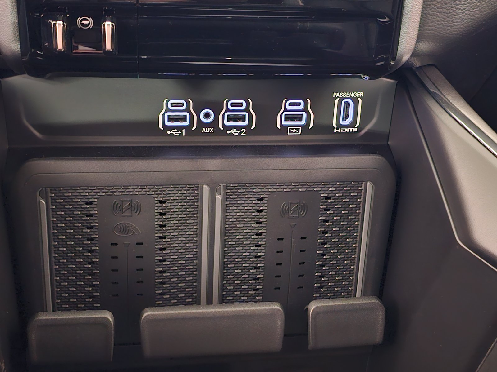 New 2026 RAM 1500 Laramie AWD/4WD image 13