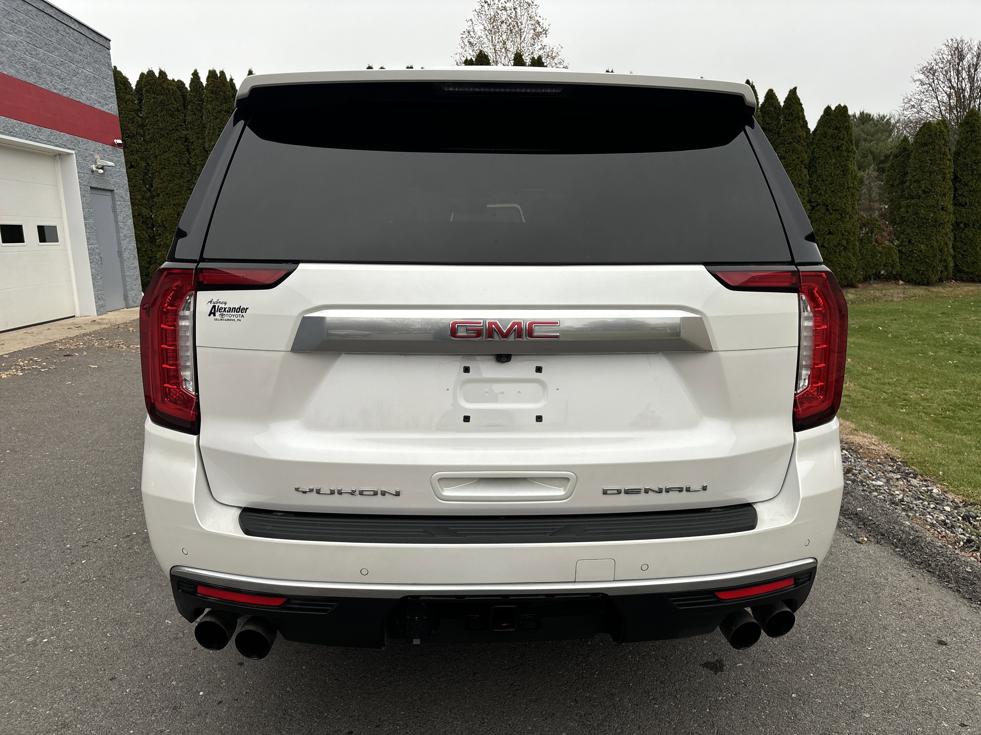 Used 2022 GMC Yukon Denali w/ Max Trailering Package image 4