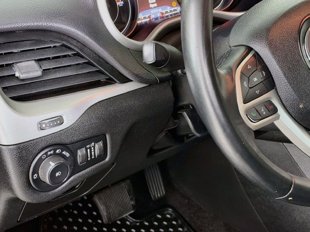 Used 2017 Jeep Cherokee Trailhawk AWD/4WD image 11