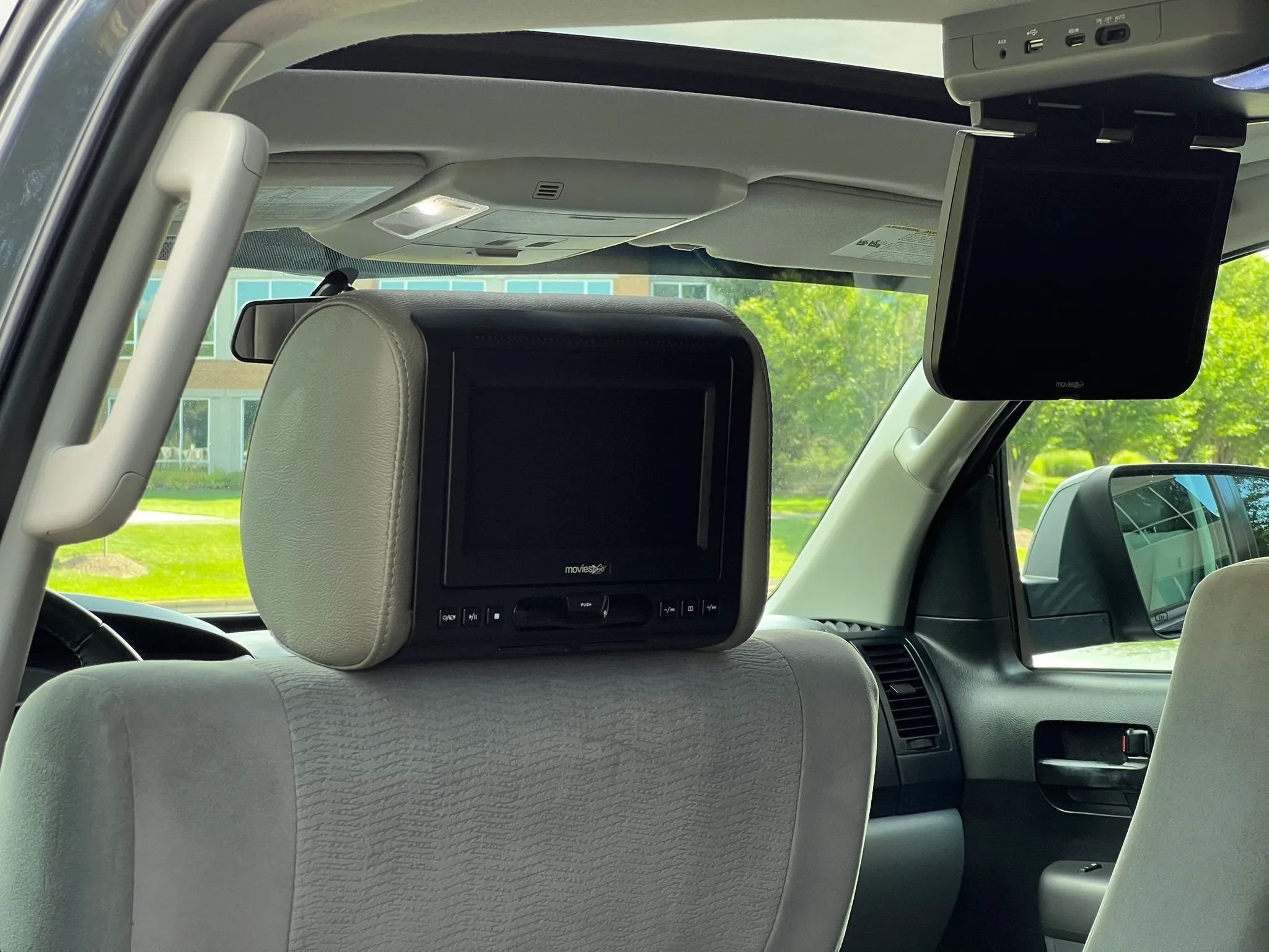 Used 2014 Toyota Sequoia SR5 RWD image 18
